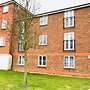 2 Double Bed Flat, En-suite, Top Floor, With Private Parking