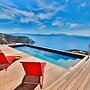 Luxurious Architect-designed Property Pool sea View