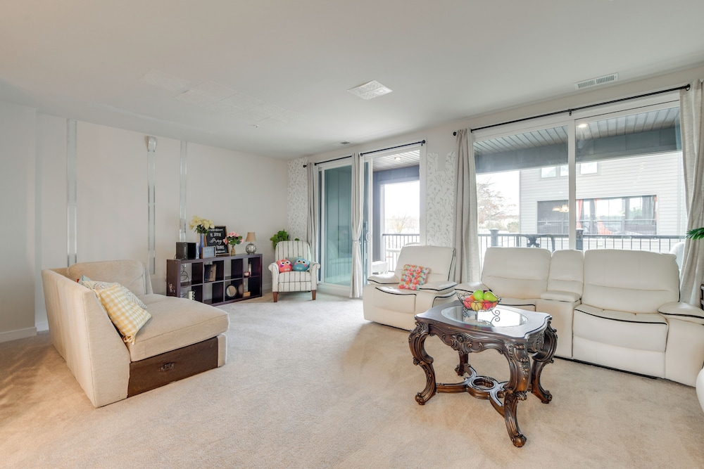 Townhome at Laurel Park: Modern & Spacious Getaway