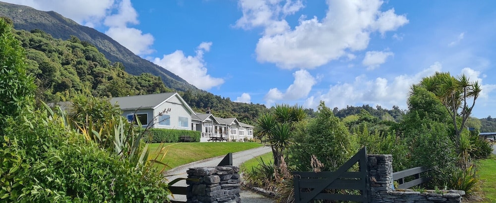 Lake Brunner Eco Lodge
