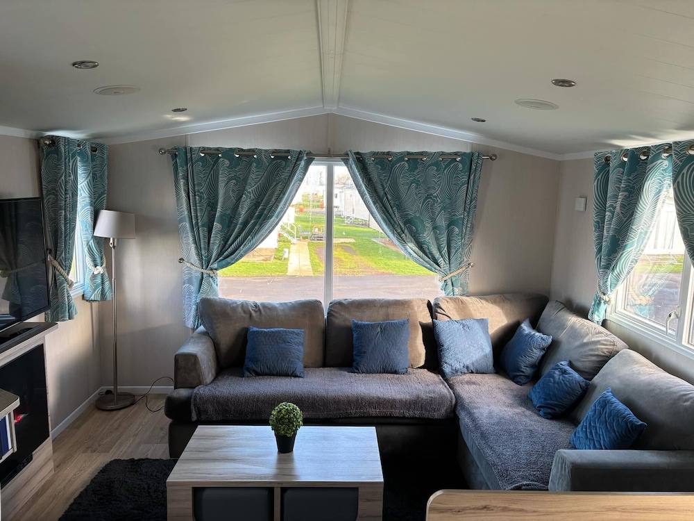Cozy 3 Bedroom Mobile Home in Longniddry, Perfect for Families