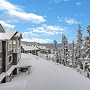Western Star Chalet Ski In Out w Mtn View