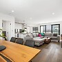 Modern Highton Hideaway Quiet Townhouse Comfort