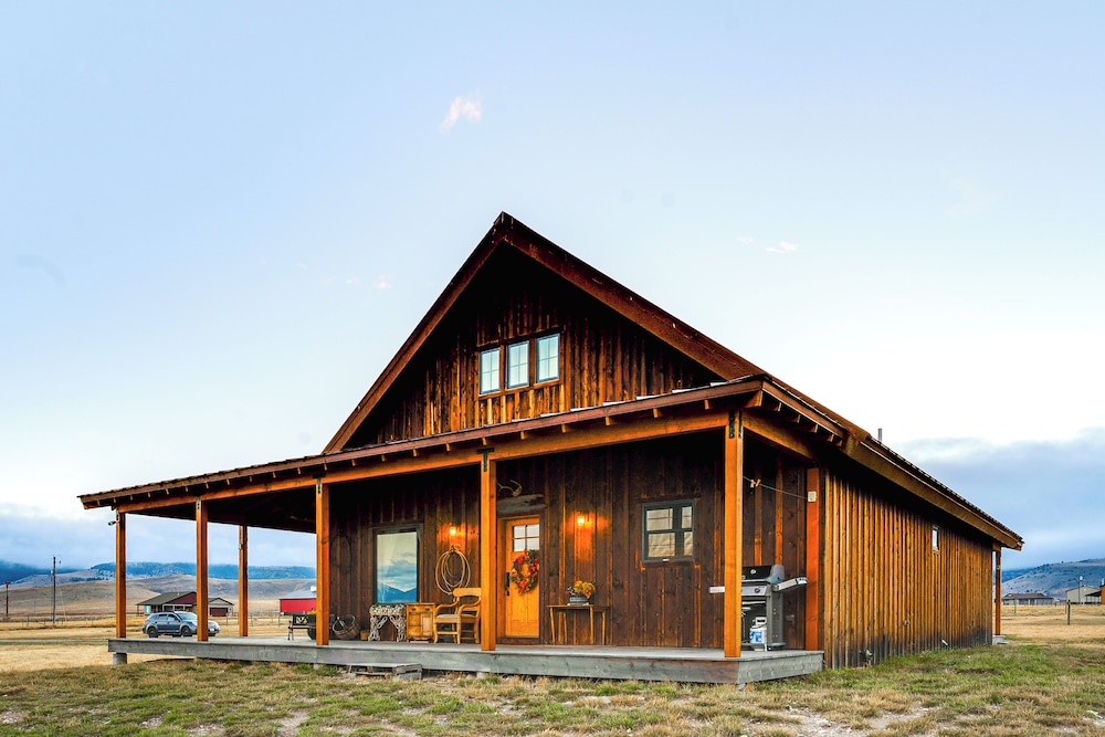 Ennis Home: Try the Yellowstone Lifestyle!