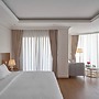 LYNS HOTEL