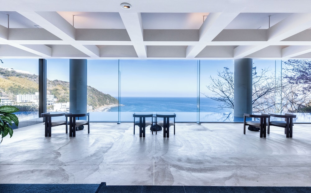 IZU RETREAT by Onko Chishin