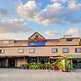 Fabhotel P2 And Resort