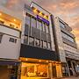 Fabhotel Royal Residency Sector 11