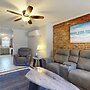 Charming 2BR Duplex Close to Local Attractions
