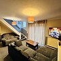 Modern Comfortable Two Bedrooms House DL5 With Garden Parking and Free