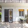 Modern Accommodation With a Lovely Patio