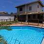 Casa com Wi-fi Piscina e Garagem a 550m da Praia