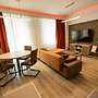 Luxury 19th Floor Condo With Pool, Gym & City View