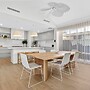 Coastal Luxe 4-bed House in Madora Bay