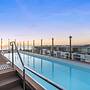Coastal Apartment With Rooftop Pool