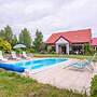 Atmospheric Holiday Home With a Swimming Pool