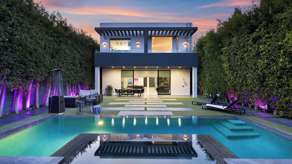 Private LA Retreat w/ Pool, Hot Tub & Fire Pit Near Melrose Ave The Ma