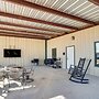 Large Patio & Grill! Group Stay in Midland