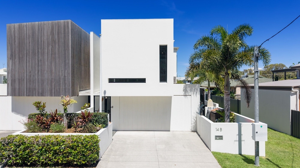 Spacious 3-bedroom Retreat With BBQ and Pool