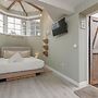 1 Bed Home - Sleeps 2 - Pets - Patio - Parking