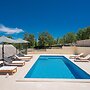 Kresevo Family Villa With Heated Pool