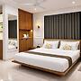 Raw Leaves - Premium Family & Business Hotel Near Rajkot Railway Stati