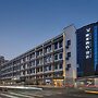 Jinglai Hotel · Curated Shanghai Xujiahui Jiaotong University Branch