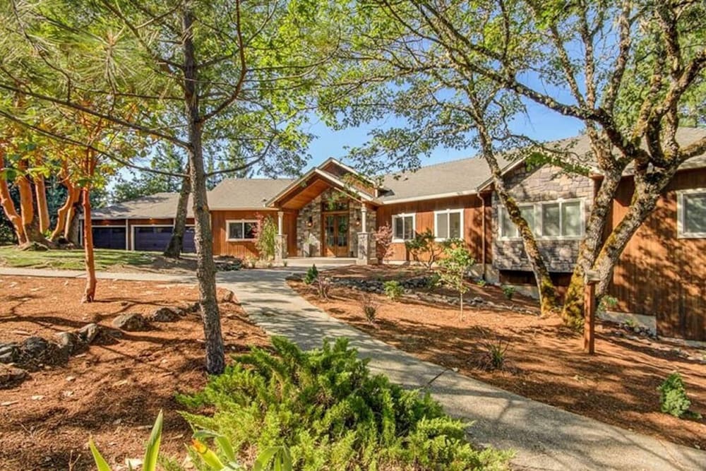 Jacksonville Mountain Retreat