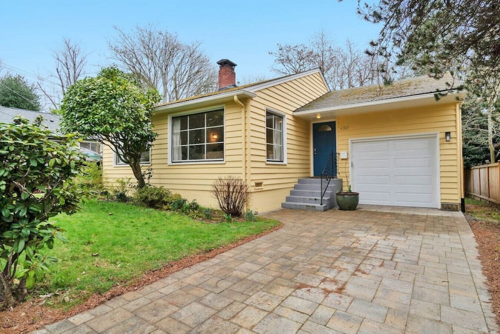 Mellow Yellow UW & Children's Backyard Patio!