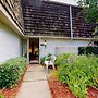 Condo With Central AC, Washer/dryer, Shared Outdoor Pool, & On-site Go
