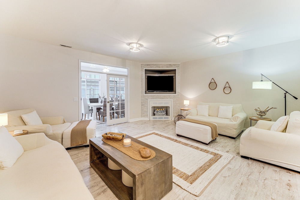 2 Mi to Bethany Beach: Townhome w/ Pool Access!