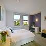 Apt w Garden Oasis in Finchley