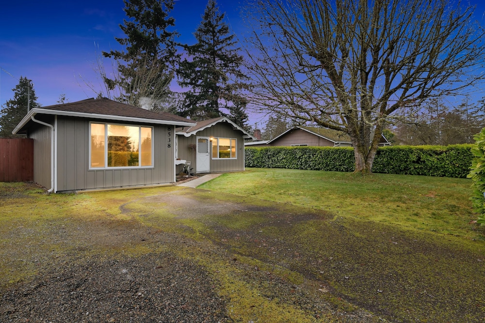 Hoops & Hygge Private Sport Court Retreat 3 Bedroom Home