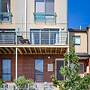 Snug 2-bed Townhouse Near Bustling Shops