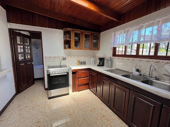 Charming 3-bedroom House Rental in Paquera, Costa Rica