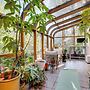 Luxe Redmond Family Home: Sauna, Solarium & Creek