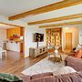 Sip, Fish, Golf & Hike: Group-friendly Quincy Home
