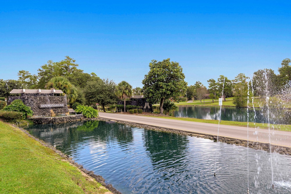 Golfer's Getaway! Modern Diamondhead Condo