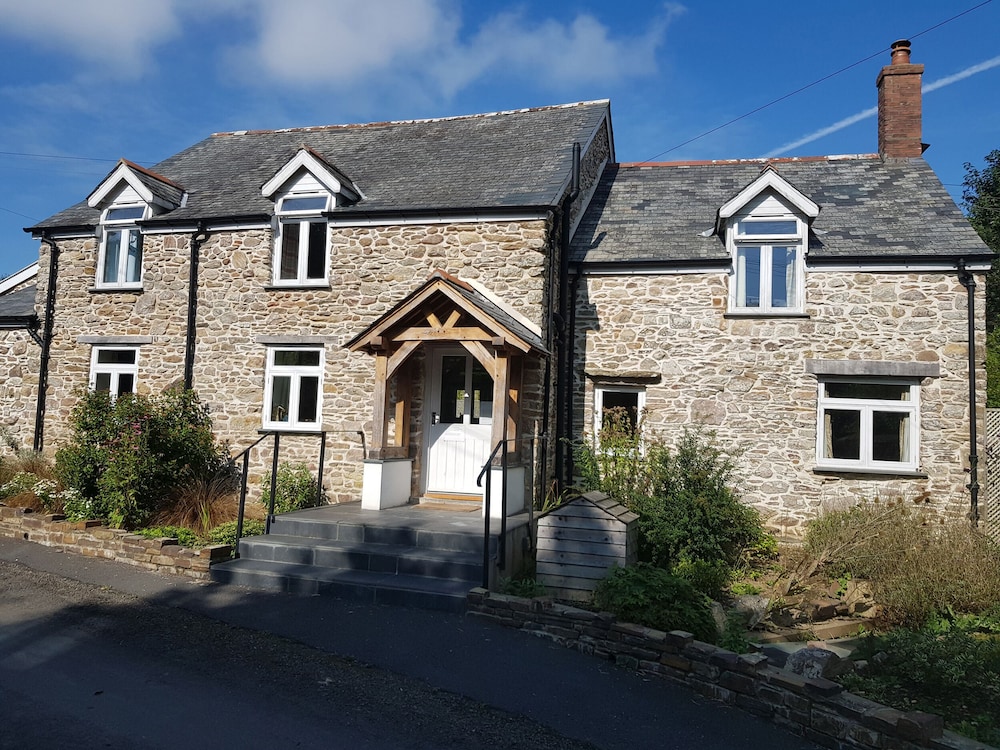 Middle Dean Farmhouse