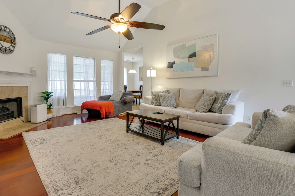 11 Mi to Savannah! Suburban Home w/ Spacious Yard