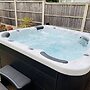Cozy Derby 4 Bed, Sleeps 7, Hot Tub & Games Room