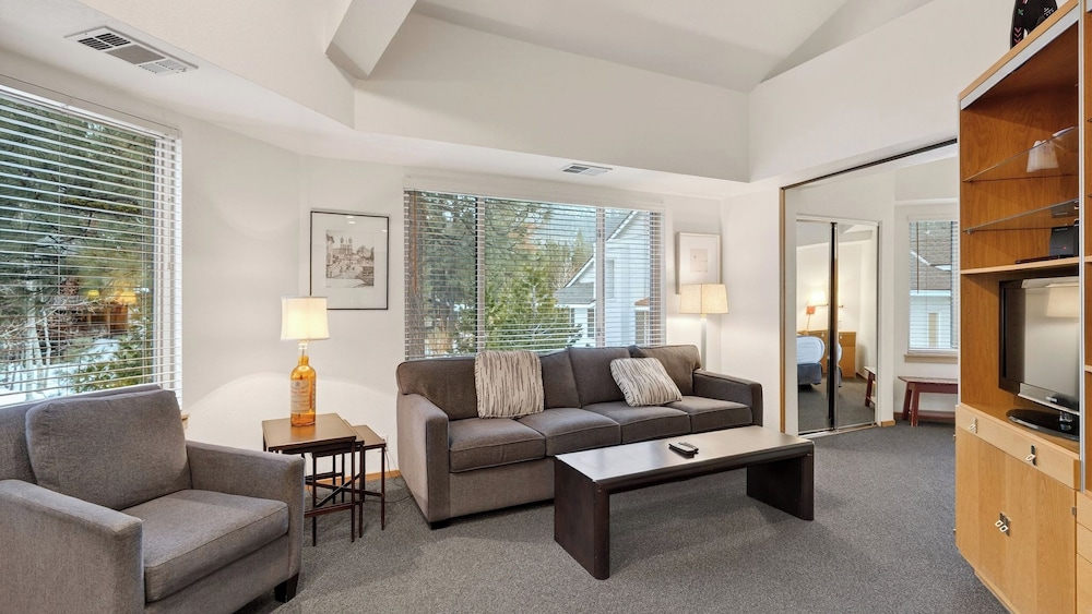 The Ridgeline by Avantstay Shared Pool + Hot Tub + Sauna Ski-in Access