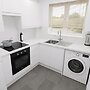 Perfect for Longer Stays Equipped 2-bed Flat