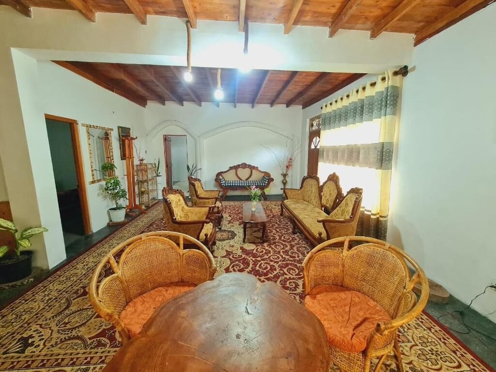 Sasru Holiday Home