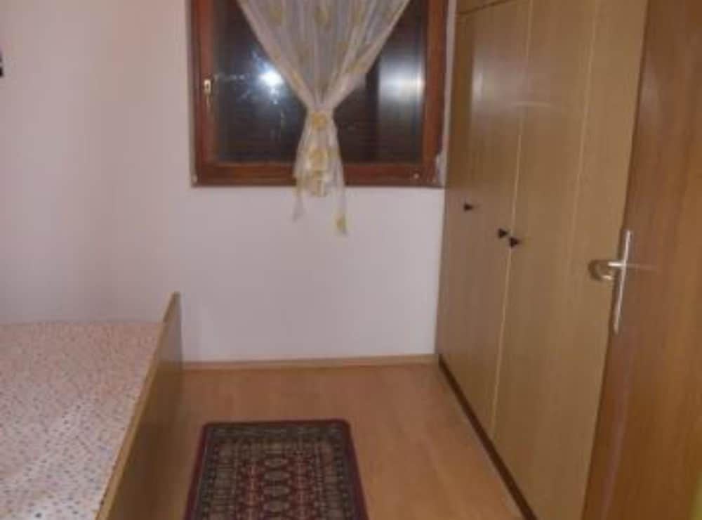 Apartments Zlatko