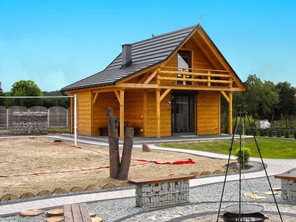 Comfortable Holiday Cottages Right by the Lake