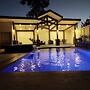 #1 New & Modern 2 bed Suite With Shared Pool