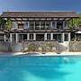 Nature-inspired 4BR Modern Villa Pool Resort Access