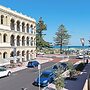 2BR Seaside Retreat in Largs North