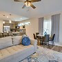 Houston Upgrade! Spacious + Modern Unit Near UH